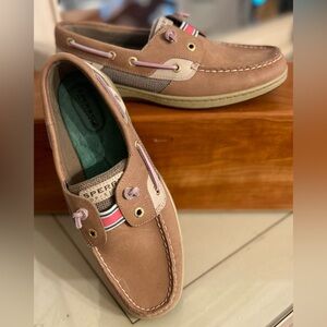 NWOT Sperry Topsider Women's Rainbowfish Boat Shoe 9207044